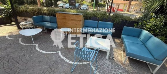 Коммерческая недвижимость 1100м² в Фьюмичино, Италия № 266644 5