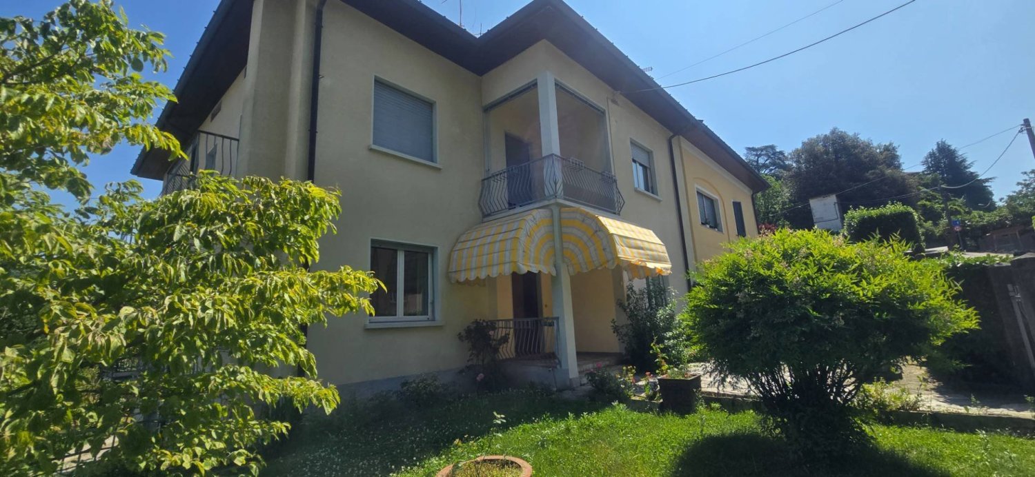 6 غرف نوم فيلا في Laveno-Mombello, Italy رقم 270874