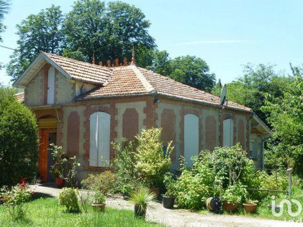 2 bedrooms House in Castelsarrasin, France No. 30438