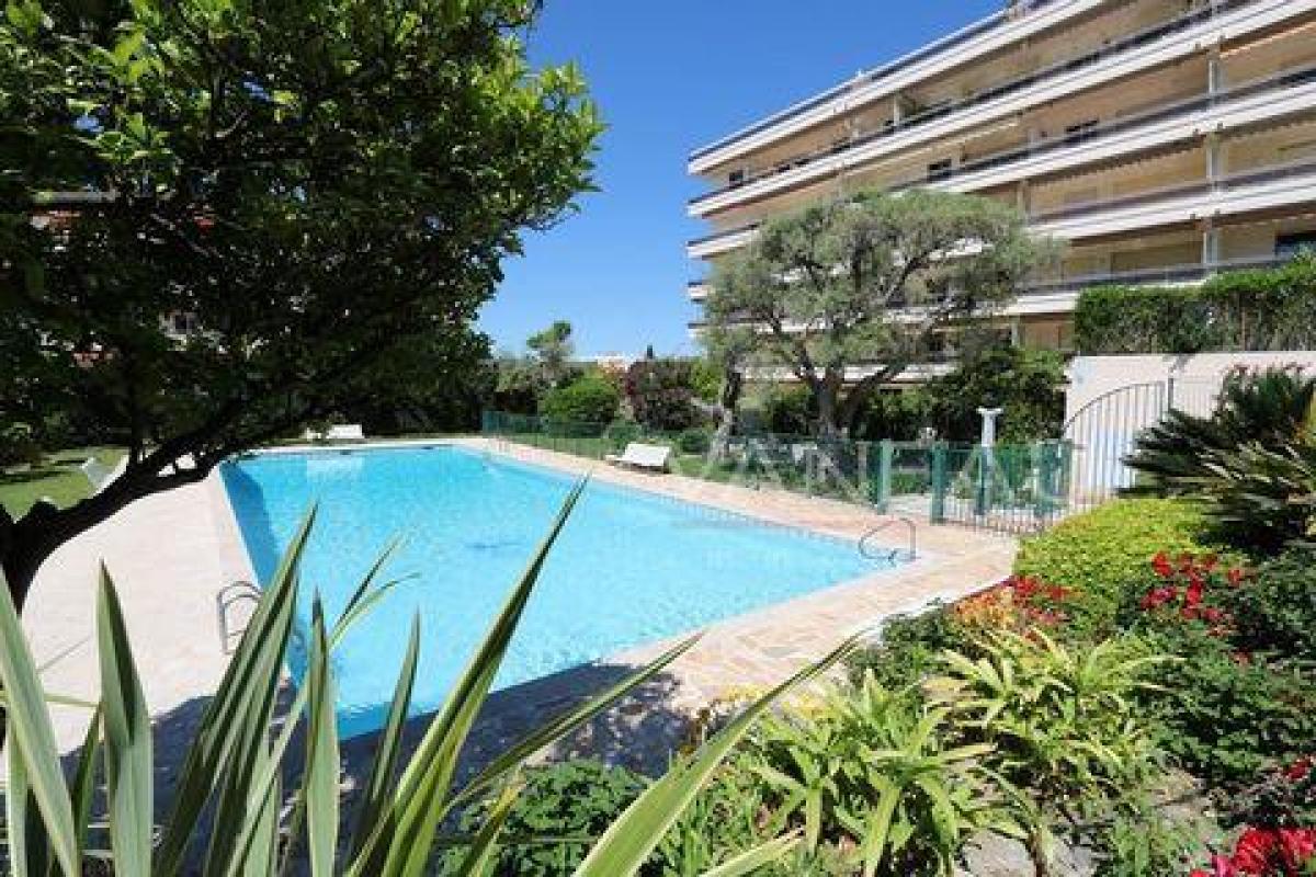 Estudio en el condominio en Antibes, France No. 27405