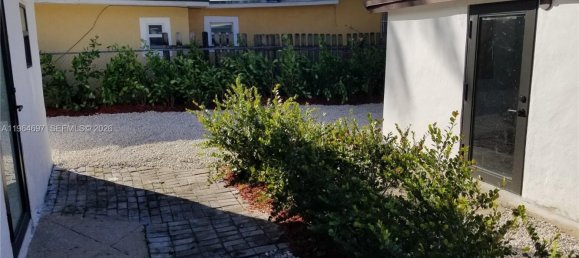 1 bedroom Villa for rent in Miami, Miami-Dade, Florida, USA № 614348 2