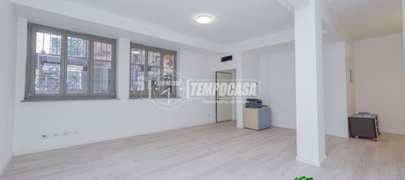 2 rooms Apartment in Milan, Italy No. 274427 8