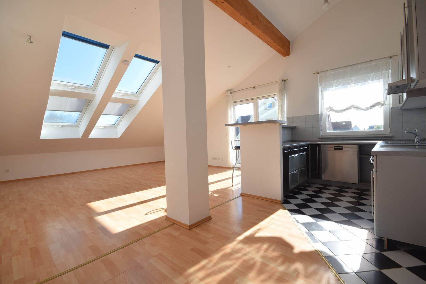 Квартира с 2 спальнями в Ludwigsburg, Германия № 269037