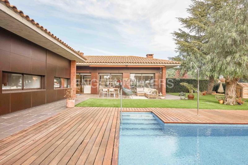 5 bedrooms House in Sant Vicenc De Montalt, Spain No. 143873