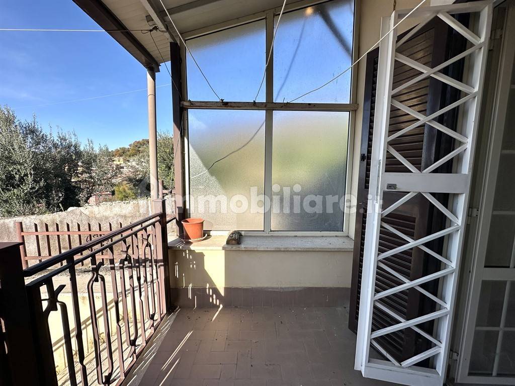 Квартира с 2 спальнями в Поли, Италия № 125362