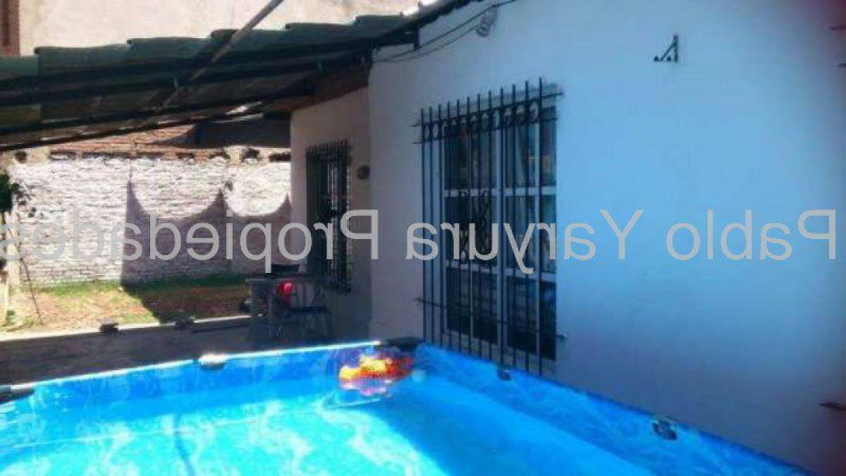 3 bedrooms House in Tres de Febrero, Argentina No. 12129