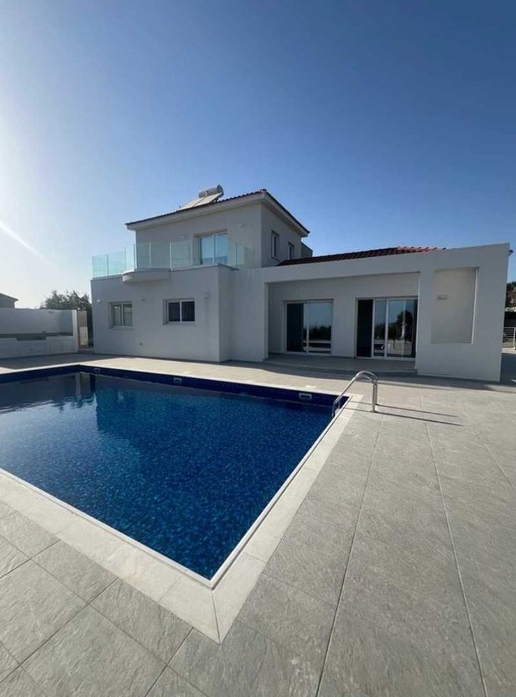4 bedrooms House in Pegeia, Cyprus No. 16820