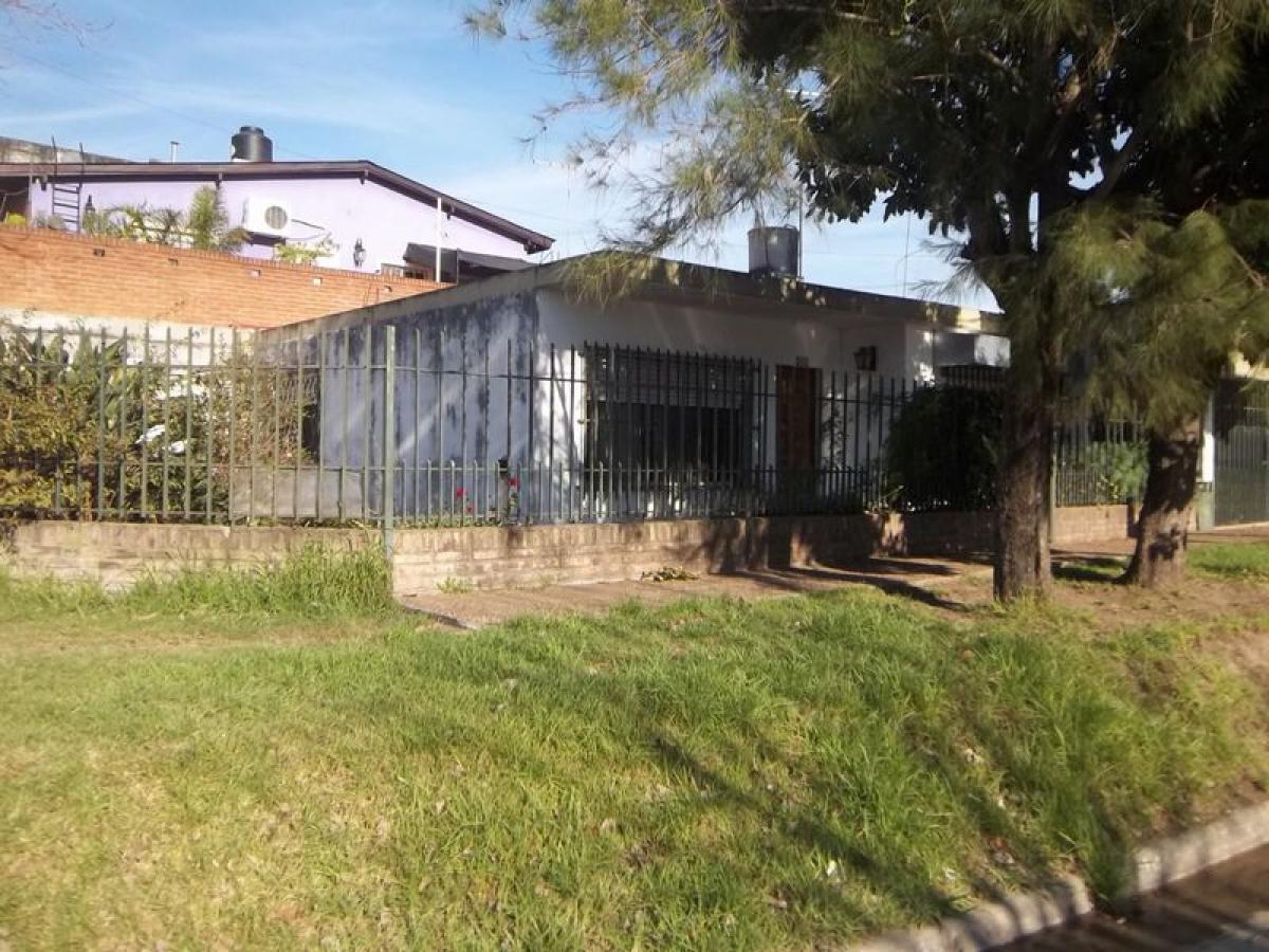 2 bedrooms House in Hurlingham, Argentina No. 19359