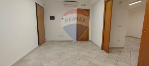 2 rooms Warehouse in Bari, Italy No. 39589 5