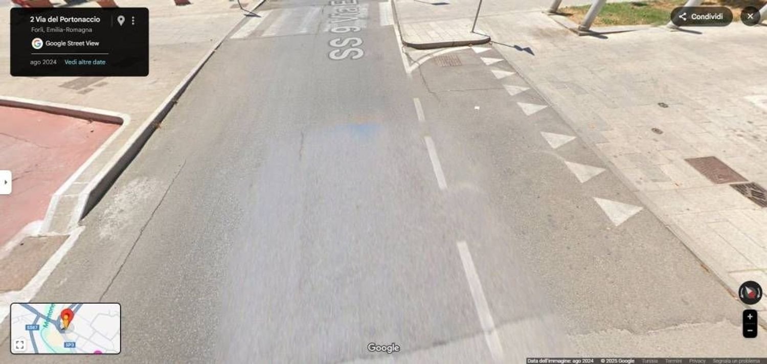 Propriété commerciale à Forlì, Italy 147m² No. 380391