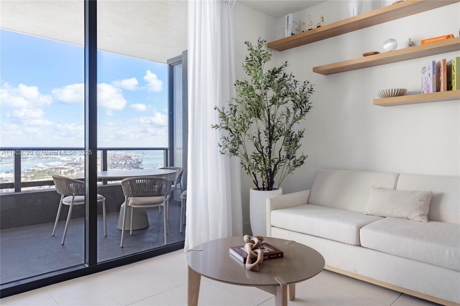 Propriedade comercial T3 em Miami, EUA N.º 615876