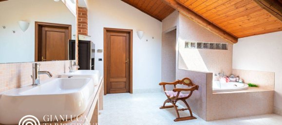 5 bedrooms Apartment in Valfenera, Italy No. 294089 16