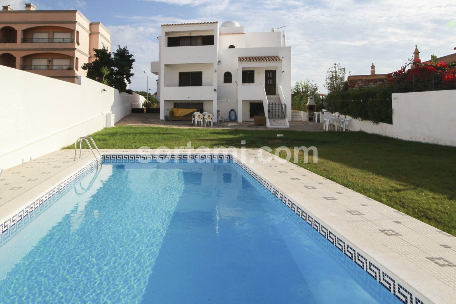 6 bedrooms Villa in Quarteira, Portugal No. 107309