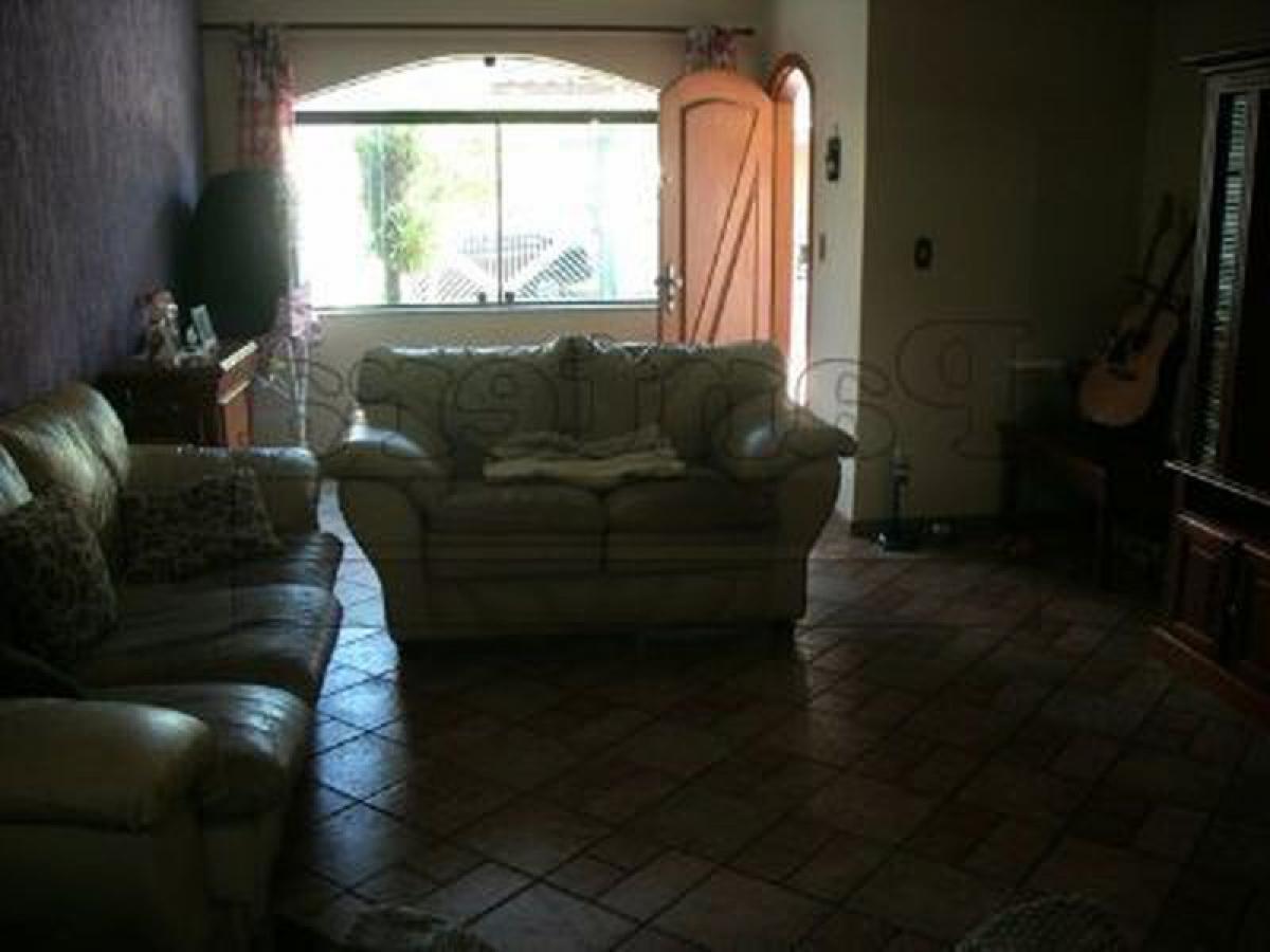 Casa de 3 dormitorios en Sao Paulo, Brazil No. 570200