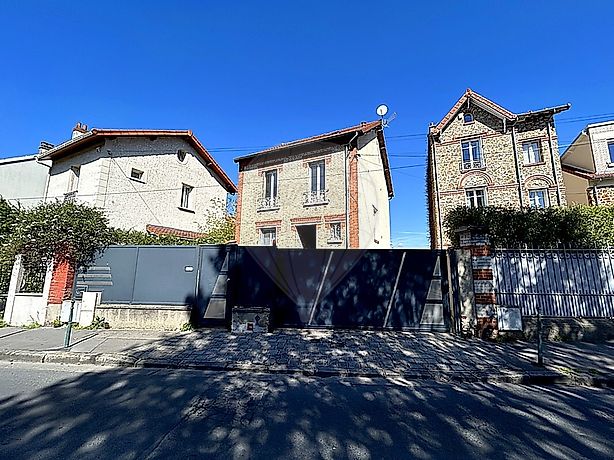 Edificio de 6 dormitorios en Colombes, France No. 169586