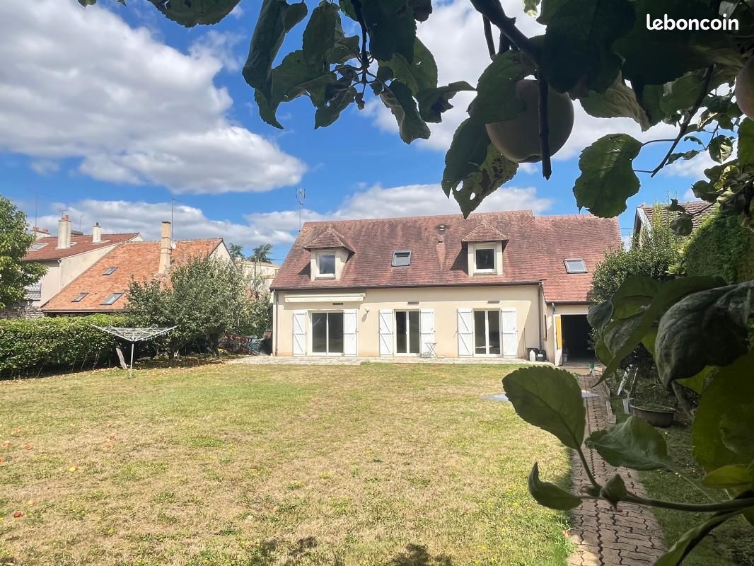 6 bedrooms House in Alencon, France No. 356476