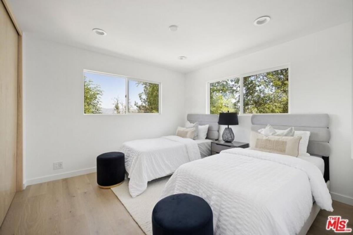 4 bedrooms House in Woodland Hills, USA No. 409134