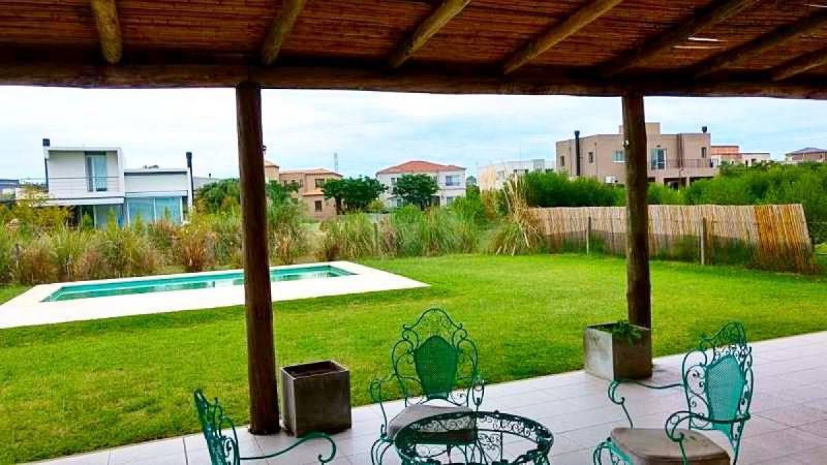 Дом с 3 спальнями в Тигре, Аргентина № 6726