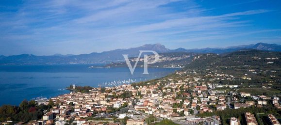 Вилла с 5 комнатами в Бардолино, Италия № 29723 5