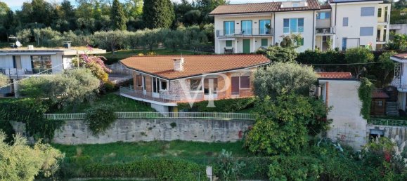 Вилла с 5 комнатами в Бардолино, Италия № 29723 9