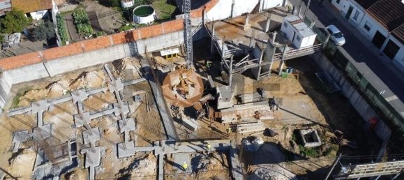 Gewerbliche Immobilie in Almeirim, Portugal 242m², Nr. 60638 3