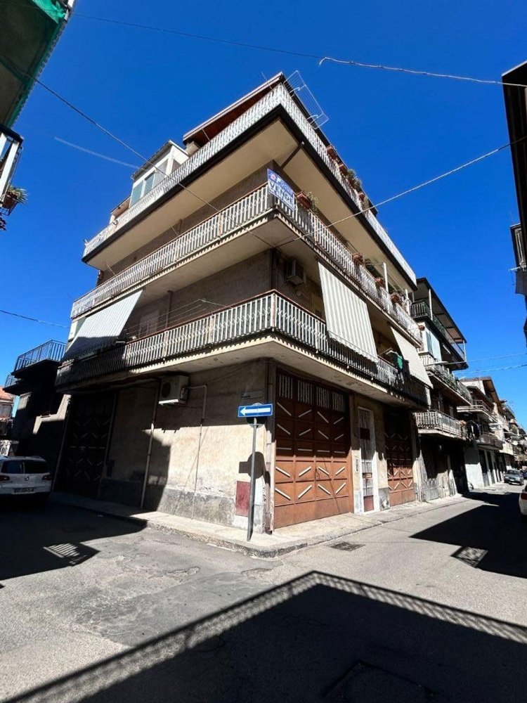 3 rooms Apartment in Paternò, Italy No. 259725