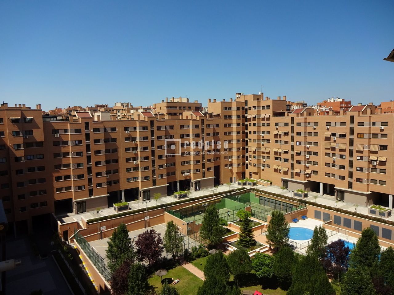Apartamento de 2 dormitorios en Madrid, Spain No. 168354