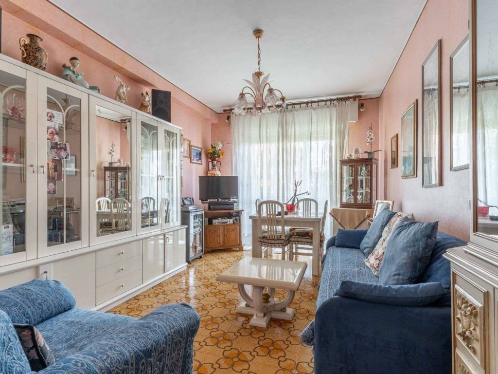 1 bedroom Apartment in Milan, Italy No. 296773