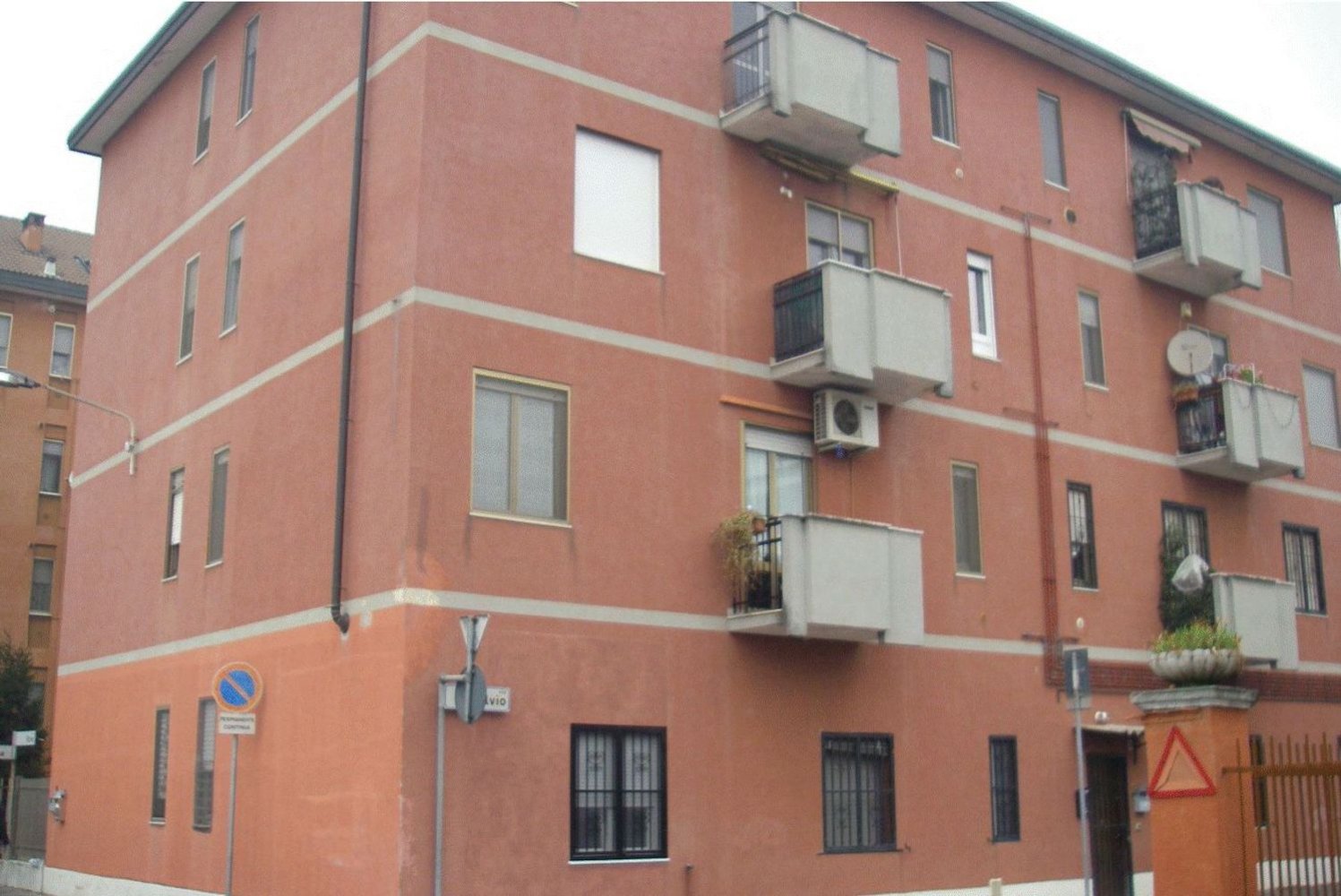 2 rooms Apartment in Rozzano, Italy No. 13412