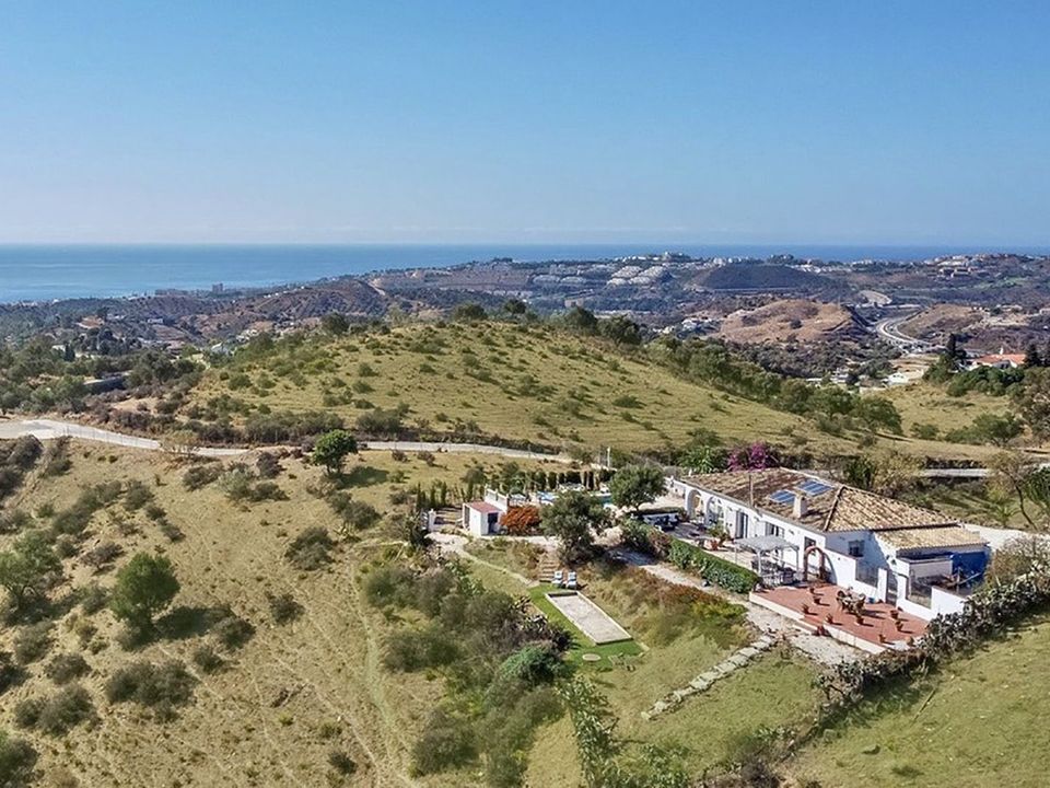 4 bedrooms Villa in Mijas, Spain No. 238156