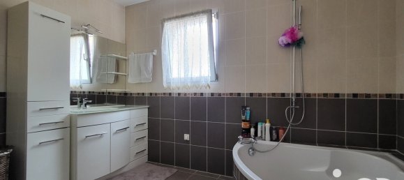 Casa de 6 habitaciónes en Bouguenais, France No. 95923 10