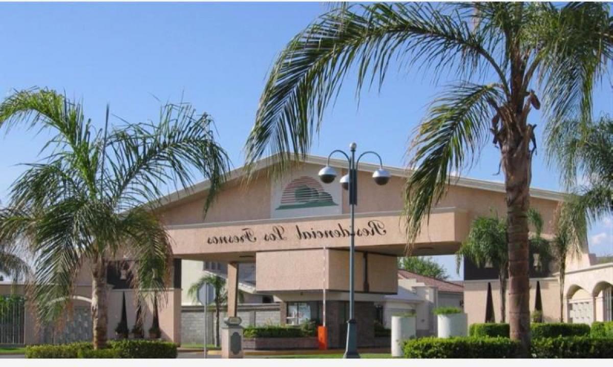 Casa de 3 dormitorios en Playa Vicente, Mexico No. 185075