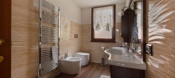 Villa T4 em Sassuolo, Italy N.º 363902 16