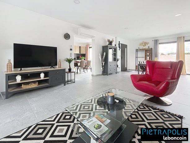 3 bedrooms Villa in Creches-sur-Saone, France No. 304105