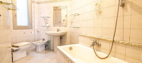 6 rooms Apartment in Genoa, Italy No. 180567 14