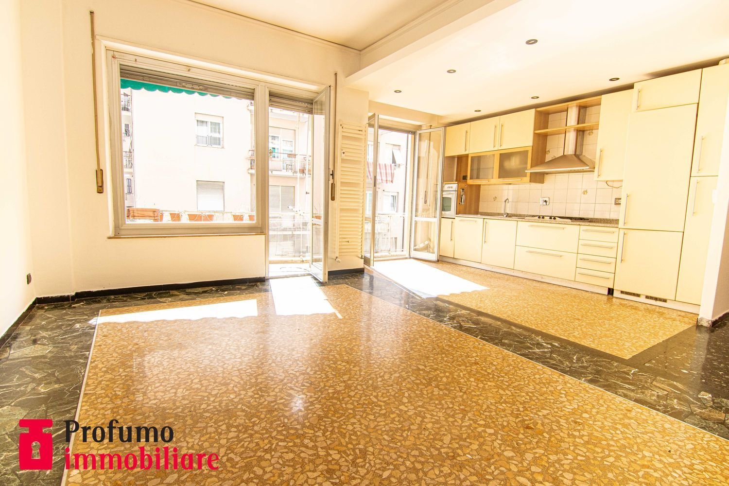 6 rooms Apartment in Genoa, Italy No. 180567