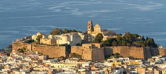 Квартира с 3 комнатами в Липари, Италия № 155549 2