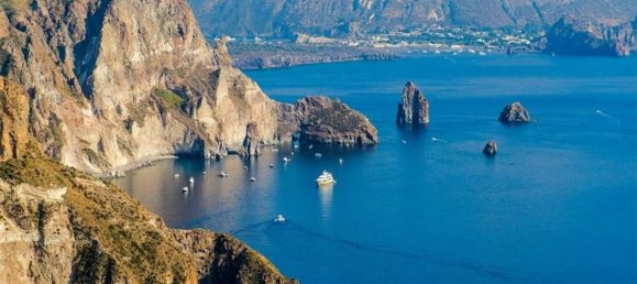 Квартира с 3 комнатами в Липари, Италия № 155549 27