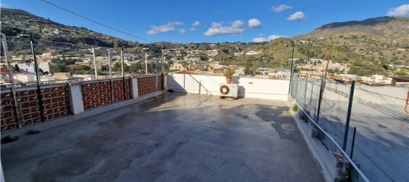 Квартира с 3 комнатами в Липари, Италия № 155549 24