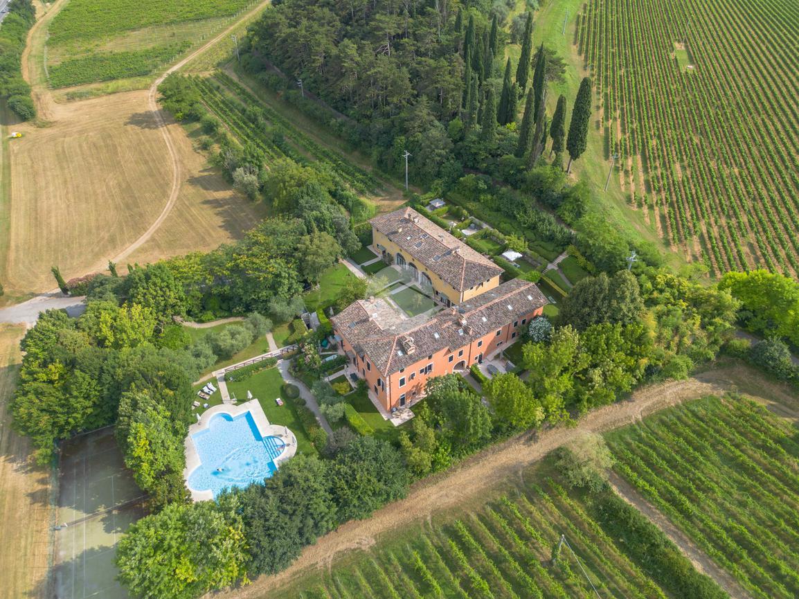 2 rooms Apartment in Verona, Italy No. 82688