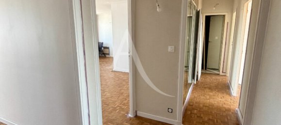 Квартира с 3 спальнями в Ла-Рош-сюр-Йон, Франция № 277952 2