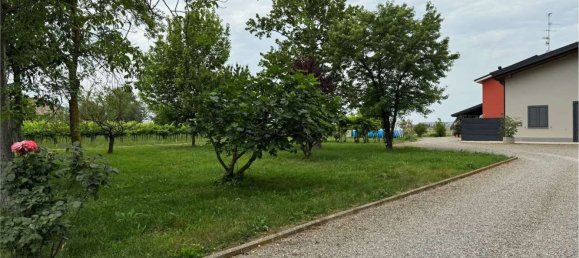 7غرفة فيلا في Reggio Emilia, Italy رقم 106801 32