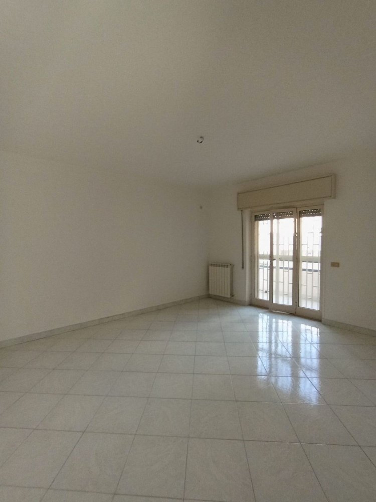 3 rooms Apartment in Caserta, Italy No. 293091