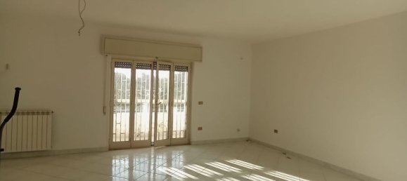 3 rooms Apartment in Caserta, Italy No. 293091 2