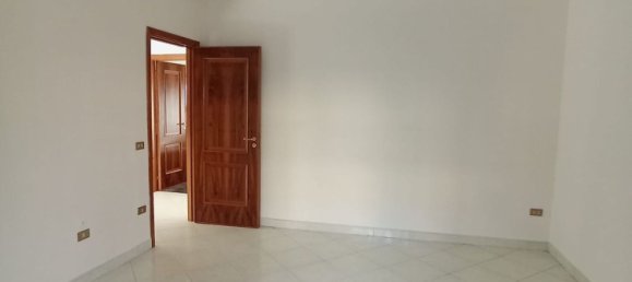 3 rooms Apartment in Caserta, Italy No. 293091 7