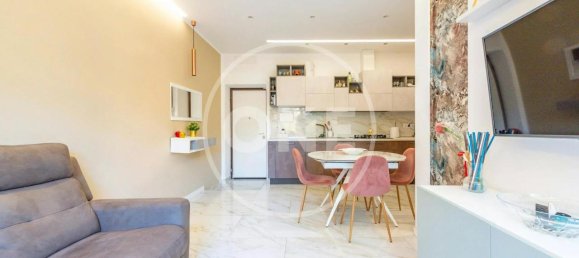 3 rooms Apartment in Rome, Italy No. 14774 3