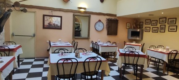 Gewerbliche Immobilie in Chaumont, France 202m², Nr. 92746 4