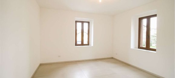 3 rooms Apartment in Giussano, Italy No. 4948 4