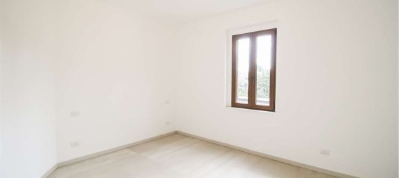 3 rooms Apartment in Giussano, Italy No. 4948 21