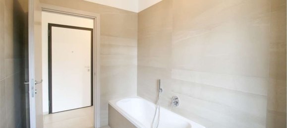 3 rooms Apartment in Giussano, Italy No. 4948 14